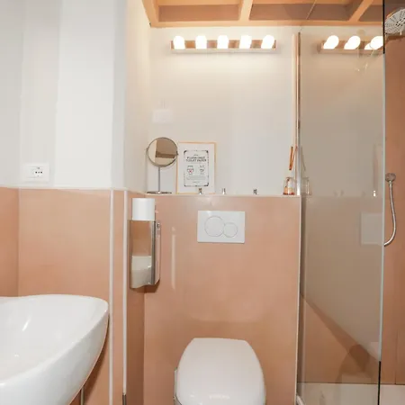 Apartment Su 2 Piani - 1g Wi-fi - Self Check-in - Netflix Genua